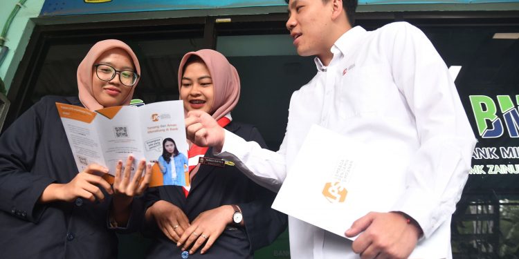 Dengan adanya LPS, masyarakat semakin merasa aman menabung di Bank