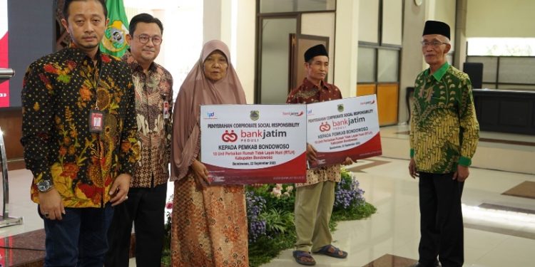 Bank Jatim serahkan CSR Rehabilitasi RTLH di Kabupaten Bondowoso