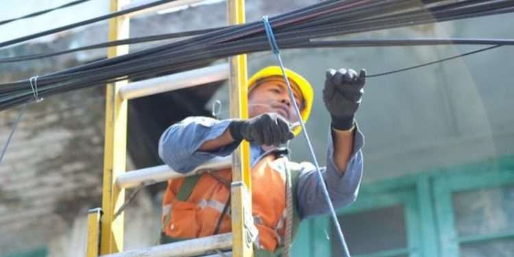 PLN rapikan kabel fiber optik di Madiun untuk jaga estetika kota