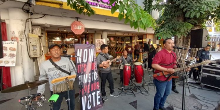 Sasar Tunjungan Romansa, Milenial Surabaya sosialisasi Ganjar Presiden