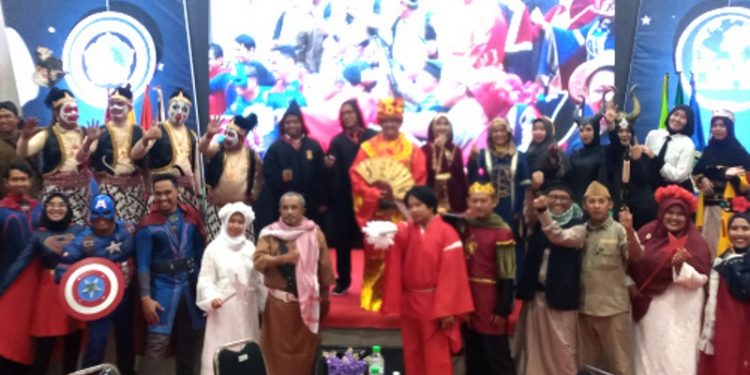 Cosplay, semarakkan penutupan PKKMB Umaha