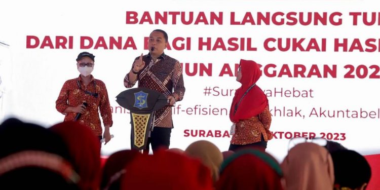 Wali Kota Surabaya salurkan BLT dana bagi Hasil Cukai Tembakau ke Pekerja IHT Surabaya