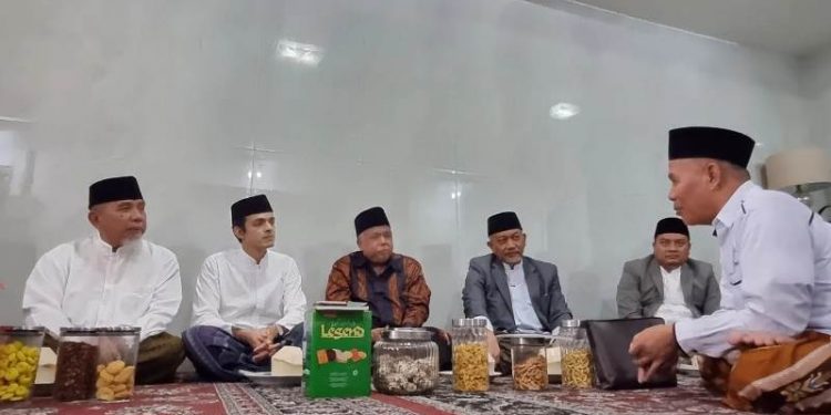 Bertemu Kiai Marzuki, Presiden PKS tidak hanya diskusi NKRI tapi juga ngaji kitab bereng