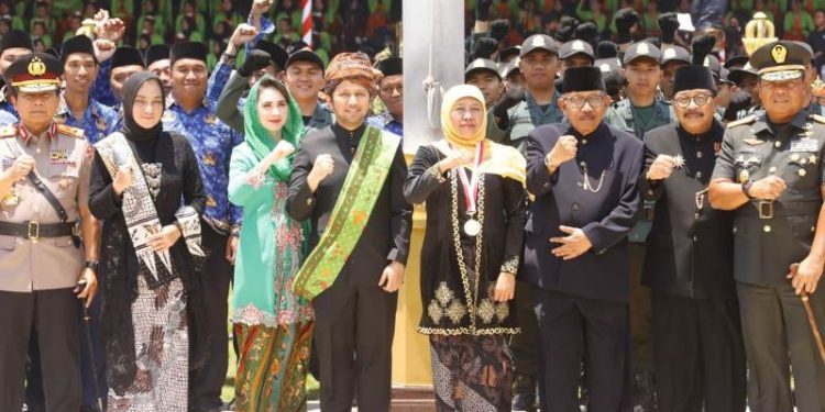 Upacara peringatan HUT Pemprov Jatim ke- 78, Gubernur Khofifah dan Wagub Emil Dardak pamit ke masyarakat Jatim