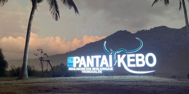 PLN Elektrifikasi Pantai Kebo Trenggalek untuk Mendukung Pengembangan Wisata
