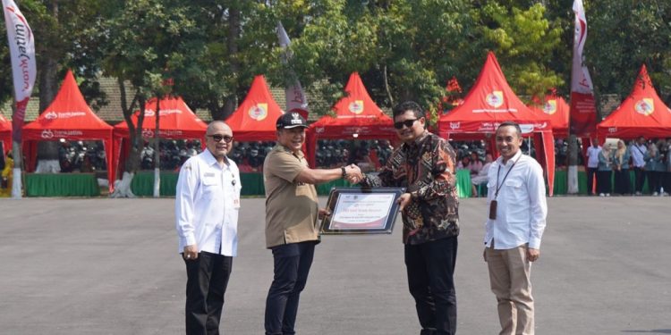 Bantu UMKM naik kelas, Bank Jatim serahkan CSR ke Pemkab Jember
