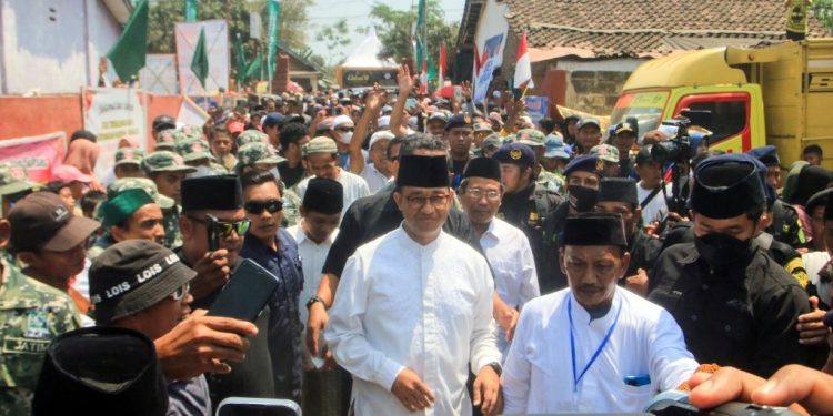 Al Mursyid Thoriqoh Syathoriyyah : Wajib Ain Menangkan Amin
