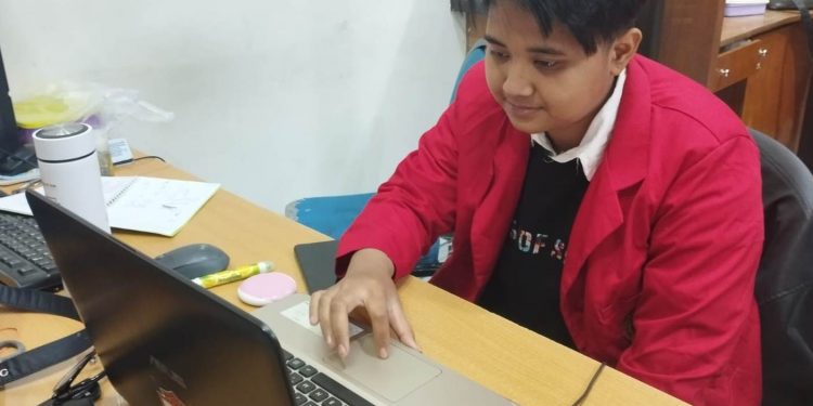 Mahasiswa Magang Untag Asah Kemampuan Script Writer di Radio Mercury Surabaya