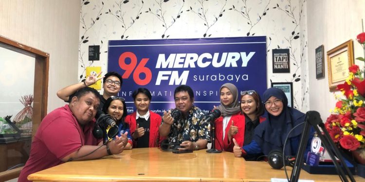 Mahasiswa Magang Untag Asah Kemampuan Script Writer di Radio Mercury Surabaya