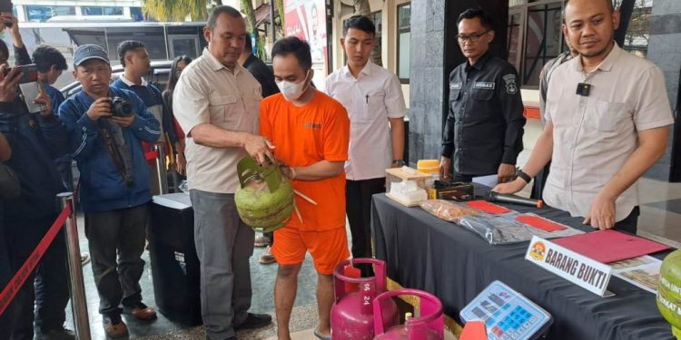 Warga Klojen Malang pengoplos Elpiji subsidi diringkus polisi