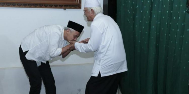 Lakukan Silaturahmi ke Gus Mus, Ganjar didoakan Gus Mus