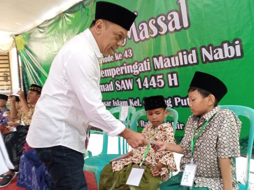 Gebang Keputih gelar khitan massal, Anas Karno: Merawat solidaritas sosial antar warga kampung