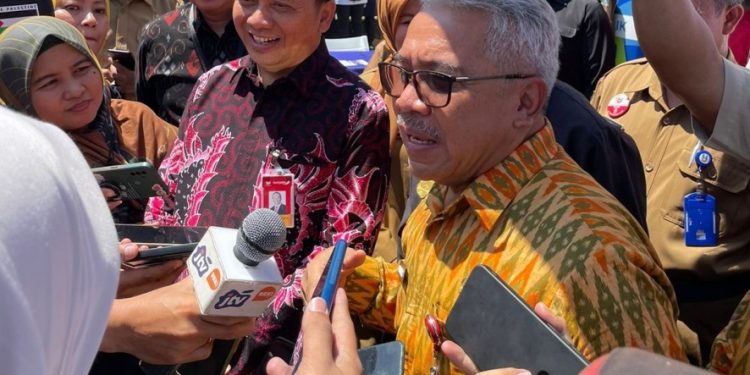 Dukung keberadaan Pahlawan Devisa Jatim, Bank Jatim beri bantuan Ambulance dan fasilitas Transaksi Keuangan di LN