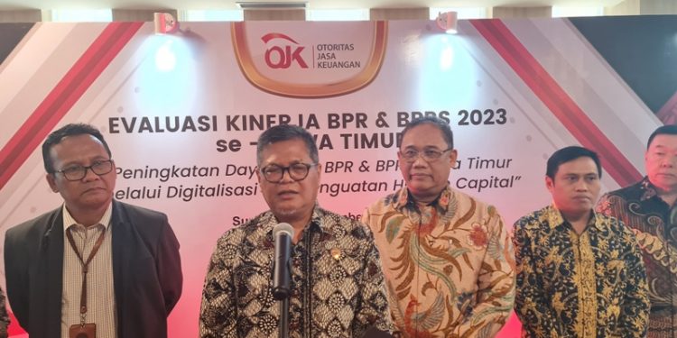 OJK Jatim Dorong Transformasi Industri Perbankan BPR dan BPRS Melalui Evaluasi Kinerja 2023 dan Sinergi dengan Perguruan Tinggi
