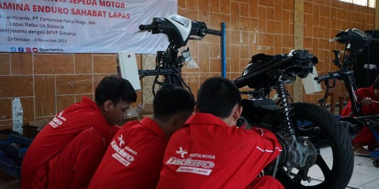 Dukung asimilasi warga binaan di Lapas Sidoarjo, Pertamina hadirkan bengkel Enduro