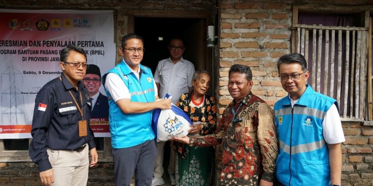 PLN kembali beri sambungan listrik baru gratis untuk 4.453 rumah tidak mampu di Jember