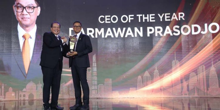 Dirut PLN Darmawan Prasodjo Kembali Dinobatkan Jadi CEO Of The Year