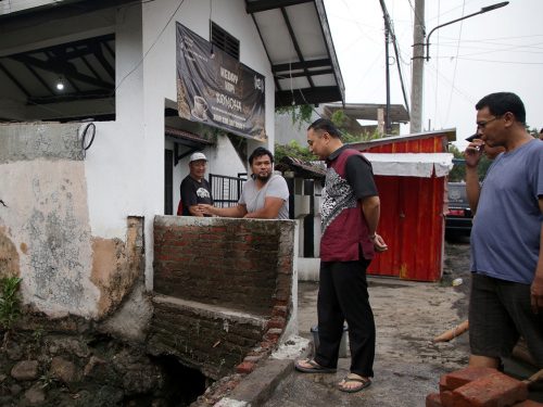 Viral banjir Dukuh Kupang, Walikota: Akibat saluran tertutup bangunan rumah