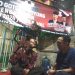 Wayang Brontoseno dihadiahkan ke Anas Karno saat Nobar debat Capres