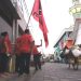 Warga dan kader PDIP Surabaya sat-set merahkan perkampungan