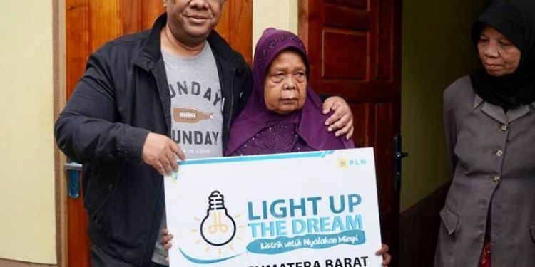Light Up The Dream : PLN Nyalakan Lebih dari 17.000 Rumah Gratis