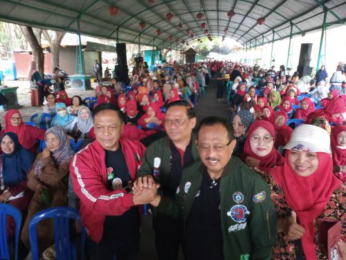 Ribuan emak-emak Bulak dan Mulyorejo dukung GaMa, jaket bomber sat set jadi rebutan