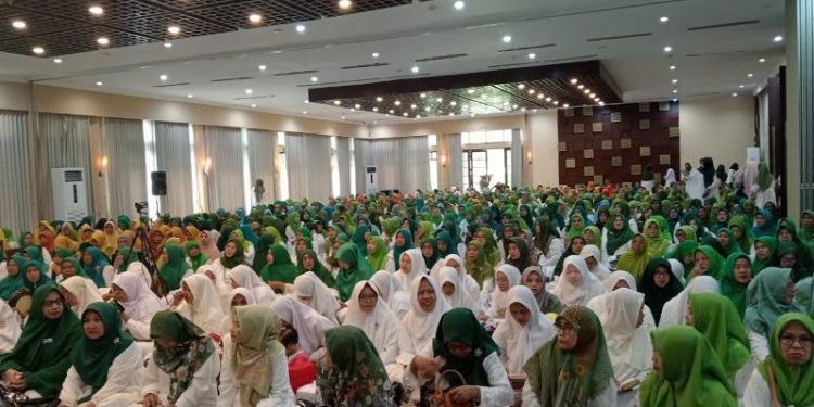 Selain gerilya ketuk pintu rumah warga, kaum hawa pendukung AMIN juga mengetuk pintu langit