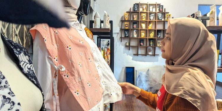 Berkat Rumah BUMN Rembang, Armida Sukses Promosikan Kain Nusantara