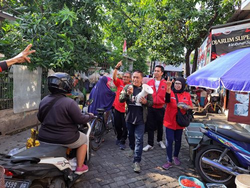 Ledangan di Pasar Menur, Caleg dan kader PDIP kompak sosialisasi nomor 3