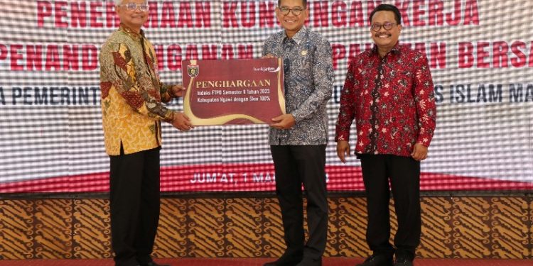 Sukses terapkan ETPD 100 persen, Bank Jatim berikan penghargaan ke Pemkab Ngawi