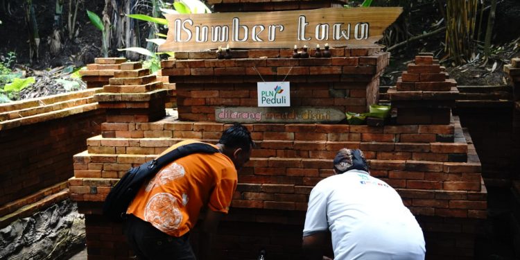 PLN UIT JBM Dorong Pertumbuhan Ekonomi Melalui Desa Berdaya: Wisata Air Sumber Banteng