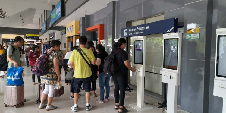 KAI Daop 8 Surabaya Oprasikan 11 Kereta Tambahan pada Arus Mudik Lebaran 2024