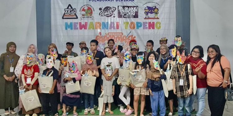 artO Community dan Bunuh Diri Studio berkolaborasi  Gelar Kreasi Anak Disabilitas: Mewarnai Topeng di Surabaya