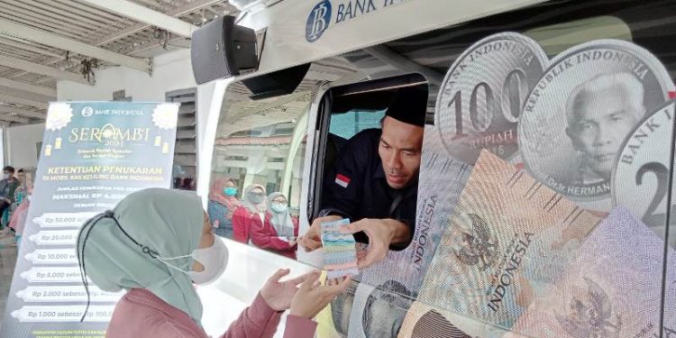Mobil Kas Keliling BI Siapkan Rp 800 Juta untuk Penukaran Uang Baru di Kawasan Religi Sunan Ampel Surabaya