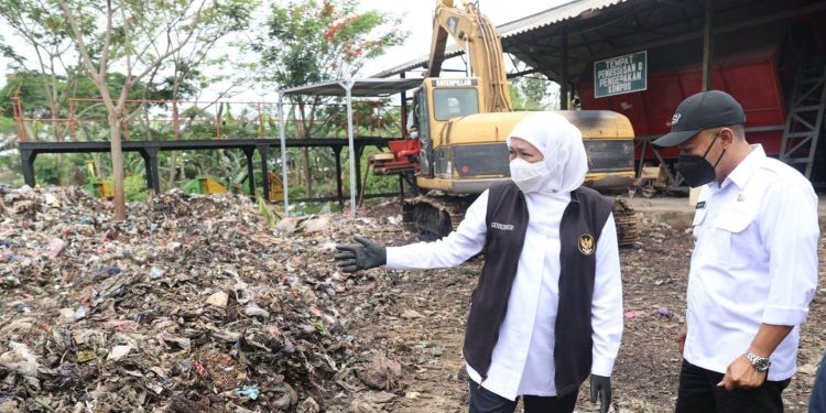 Khofifah ajak masyarakat giat pilah dan kelola sampah mulai dari skala kecil