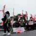 Massa pro-kontra hak angket berhadapan gelar aksi di Grahadi