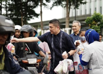National Hospital Edukasi Kasus Demam Berdarah dengan Pembagian 5.000 Takjil di Surabaya