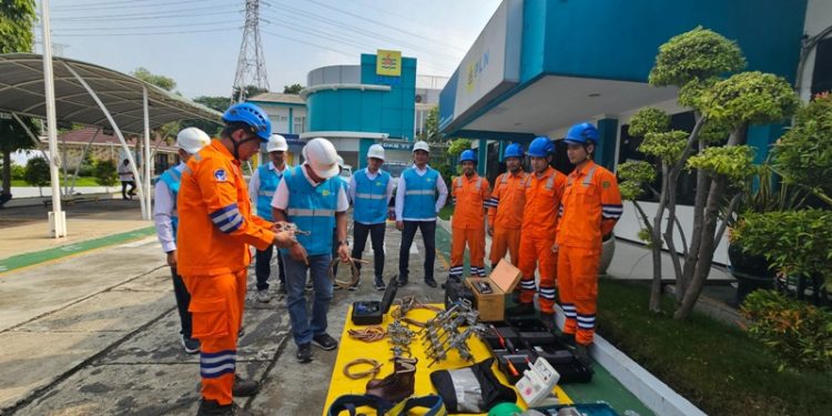PLN UIT JBM Gelar Pasukan di Seluruh UPT, Dukung Penuh Kesiapan Keandalan Listrik Masa Lebaran 2024