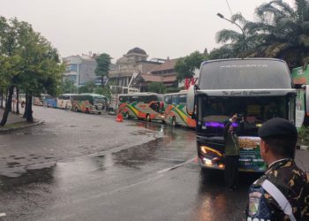 Ratusan pemudik ramaikan pemberangkatan mudik bareng PWNU Jatim
