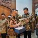 Apresiasi kinerja Menteri AHY, dr Agung Mulyono berikan batik tulis motif Burung Hong