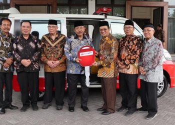 Bentuk tangung jawab sosial akan kesehatan, Bank Jatim berikan Ambulans ke PMI Jatim