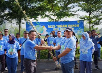 Peringati Hari Bumi 2024, PLN Bersama DLH Surabaya Gelar Tanam Pohon