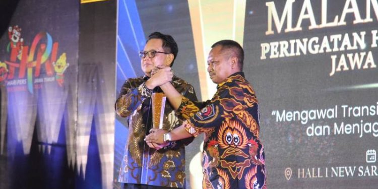 Sukses jaga stabilitas transisi pemimpin di Jatim, Adhy Karyono raih PWI Jatim Award 2024, ketua PWI Jatim: Ini penghargaan tertinggi PWI Jatim