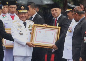 Raih skor tertinggi, Kota Surabaya raih penghargaan penyelenggaraan pemerintah berkinerja tinggi dari Kemendagri di Hari Otoda 2024