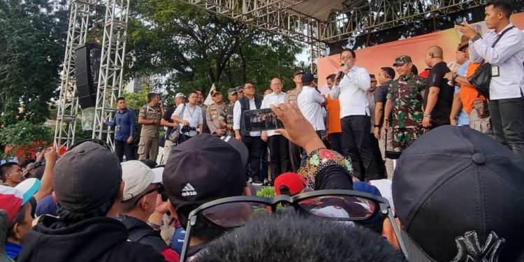 Didepan ribuan buruh yang menggelar May Day, Pj Gubernur nyatakan siap teruskan dan realisasikan tuntutan buruh