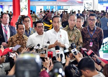 Presiden Jokowi Tinjau Kesiapan Pengembangan Ekosistem Kendaraan Listrik di PEVS 2024