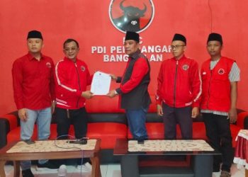 Siap berikan yang terbaik bagi Bangkalan, Mahfud daftar sebagai Bakal Calon Kepala Daerah Bangkalan di DPC PDIP Bangkalan