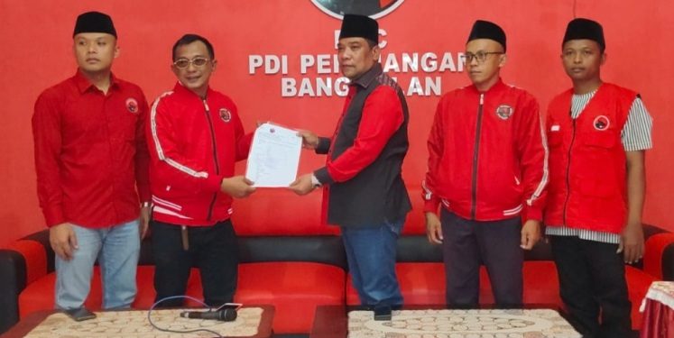 Siap berikan yang terbaik bagi Bangkalan, Mahfud daftar sebagai Bakal Calon Kepala Daerah Bangkalan di DPC PDIP Bangkalan