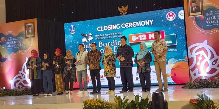 Pertamina Raih Penghargaan Desain Stand Terbaik di Batik Bordir & Aksesoris Fair 2024