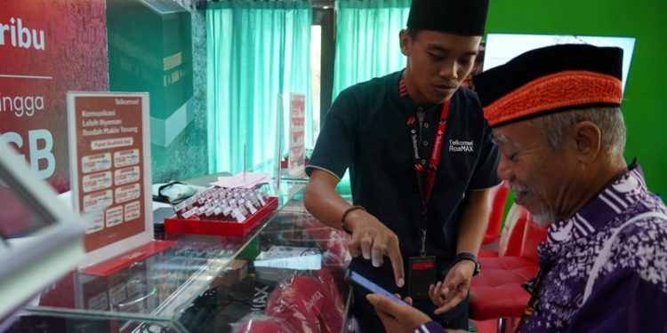 Sambut Musim Haji 2024, Telkomsel hadirkan Posko Layanan Haji di Asrama Haji Sukolilo Surabaya